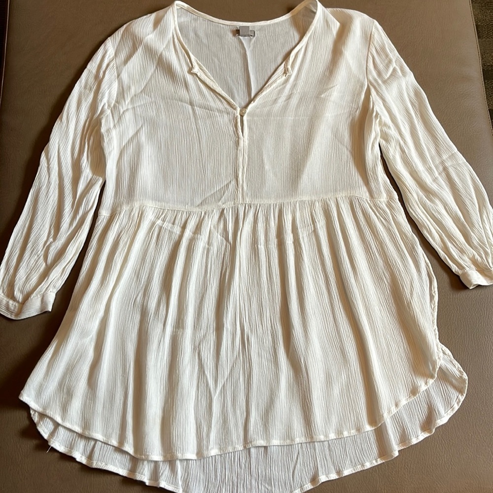 Flowy cream top